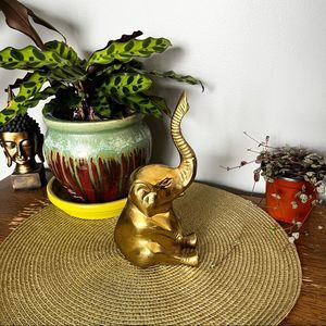 Beautiful vintage brass sitting elephant